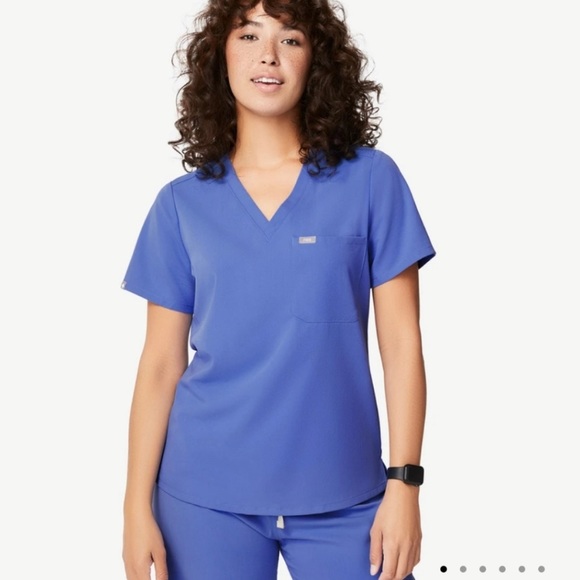 FIGS Limited Edition Caterina One Pocket Scrub Top in Denim. Size Small. - Picture 3 of 9